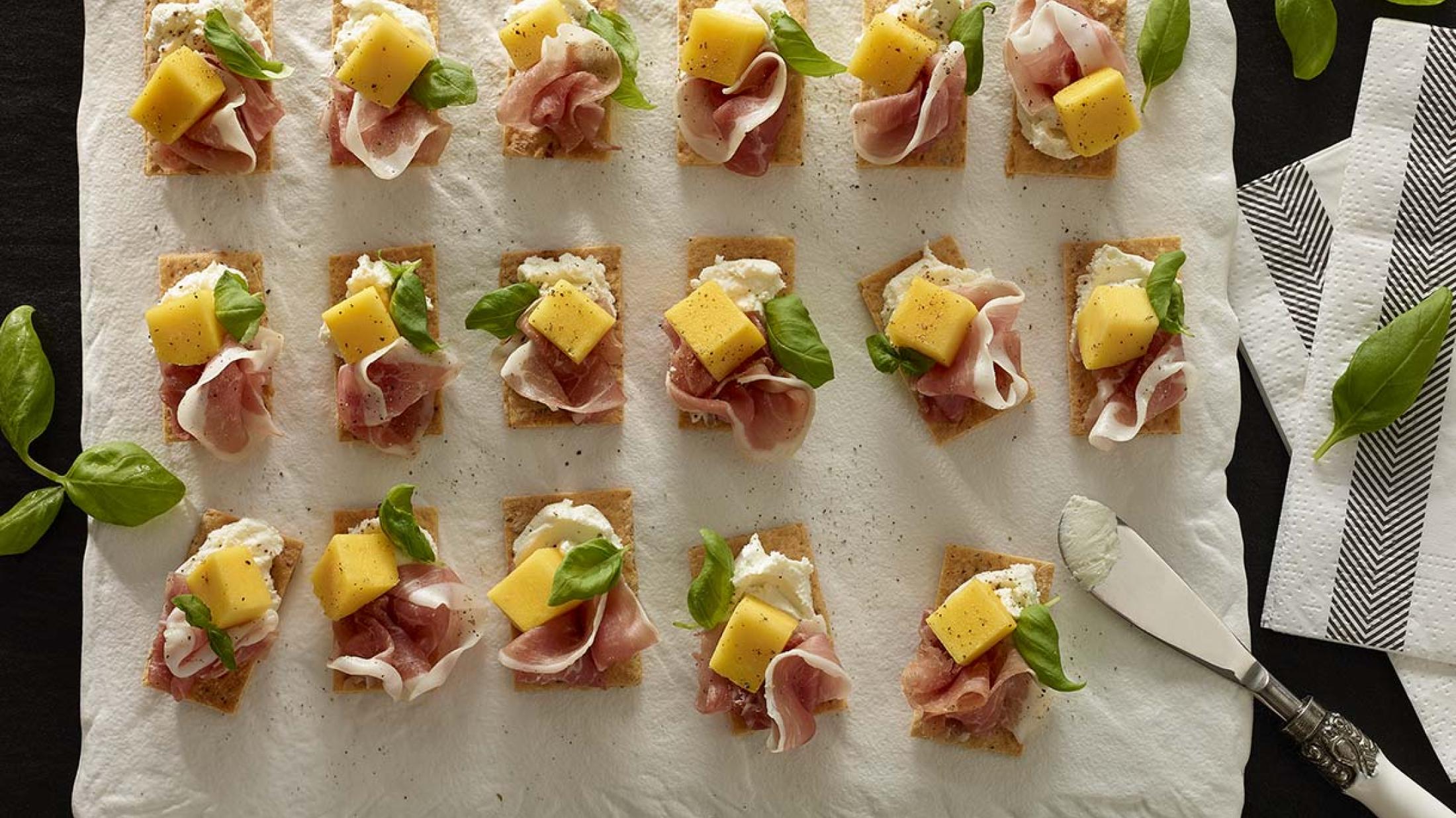 canape mango prosciutto