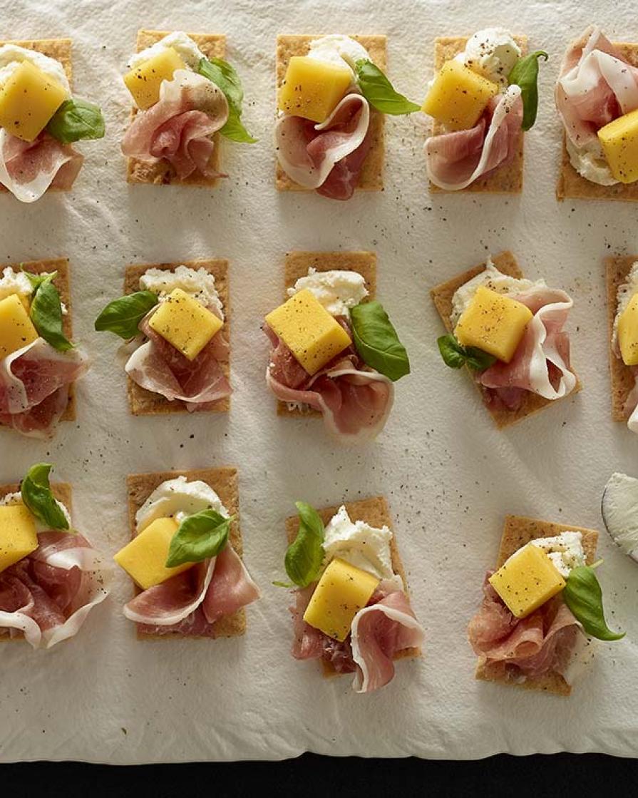canape mango prosciutto