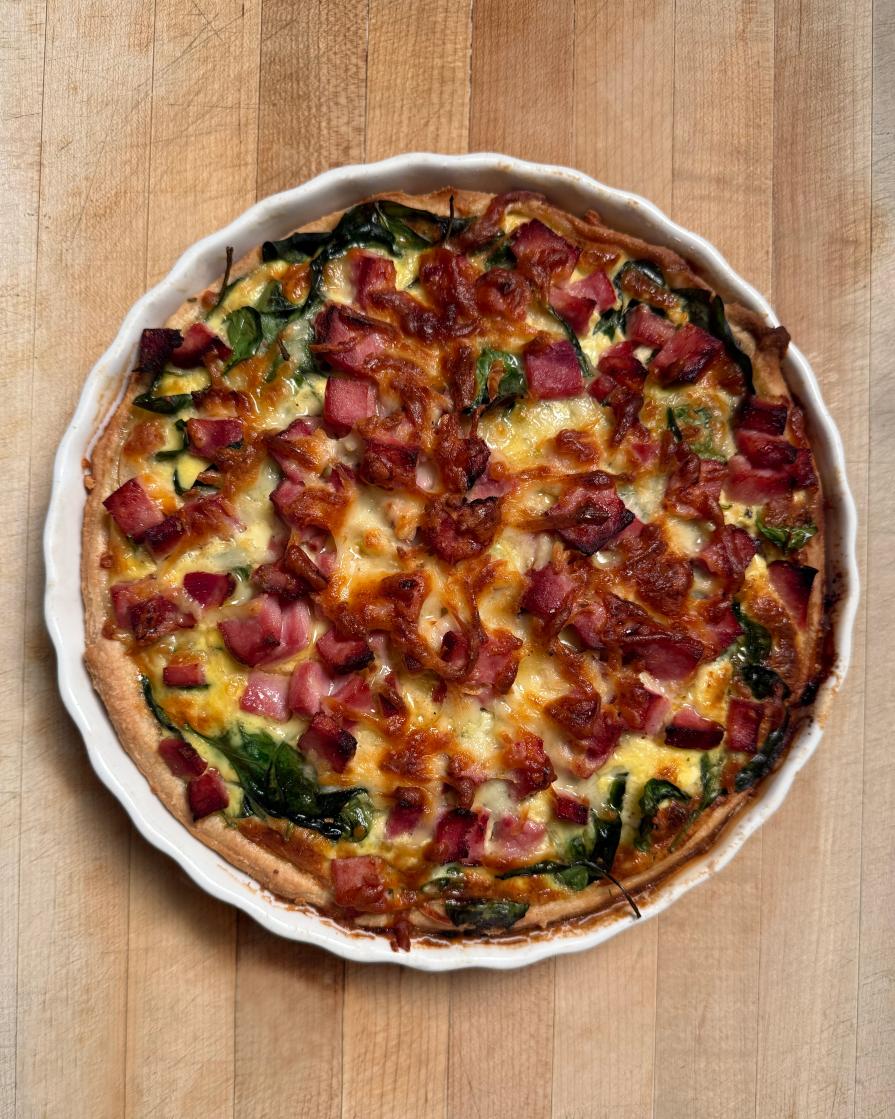 Quiche au jambon, feta et épinards